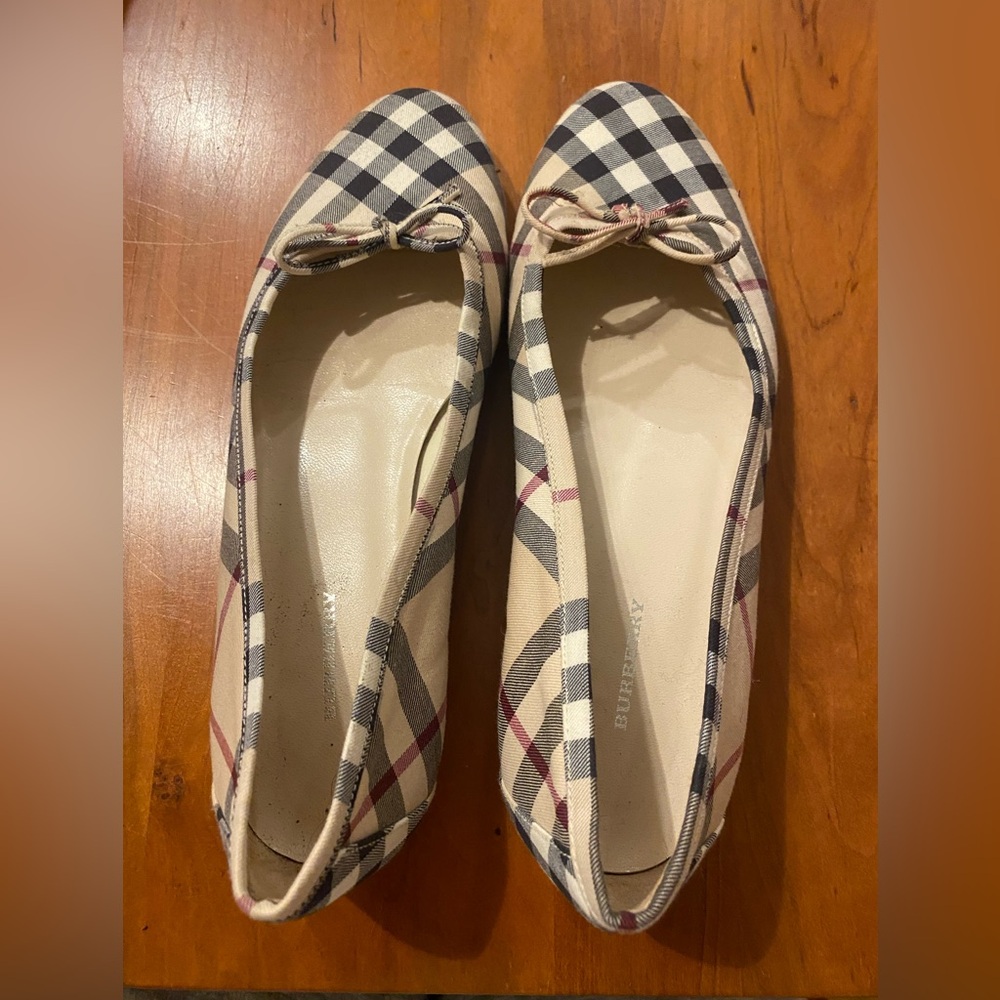 Burberry Novacheck Ballet Flats with Bow. Size 36.